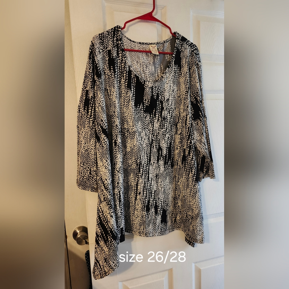 *LAST CHANCE* Black and white shirt